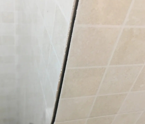 南宁市瓷砖空鼓维修公司分享阳台瓷砖脱落的修复过程可以分为以下几个步骤